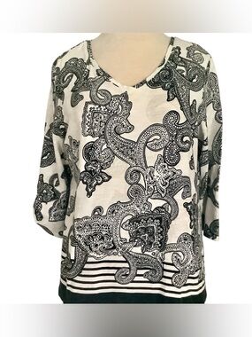 Chico's Black and White Paisley V-Neck 3/4 Sleeve Top